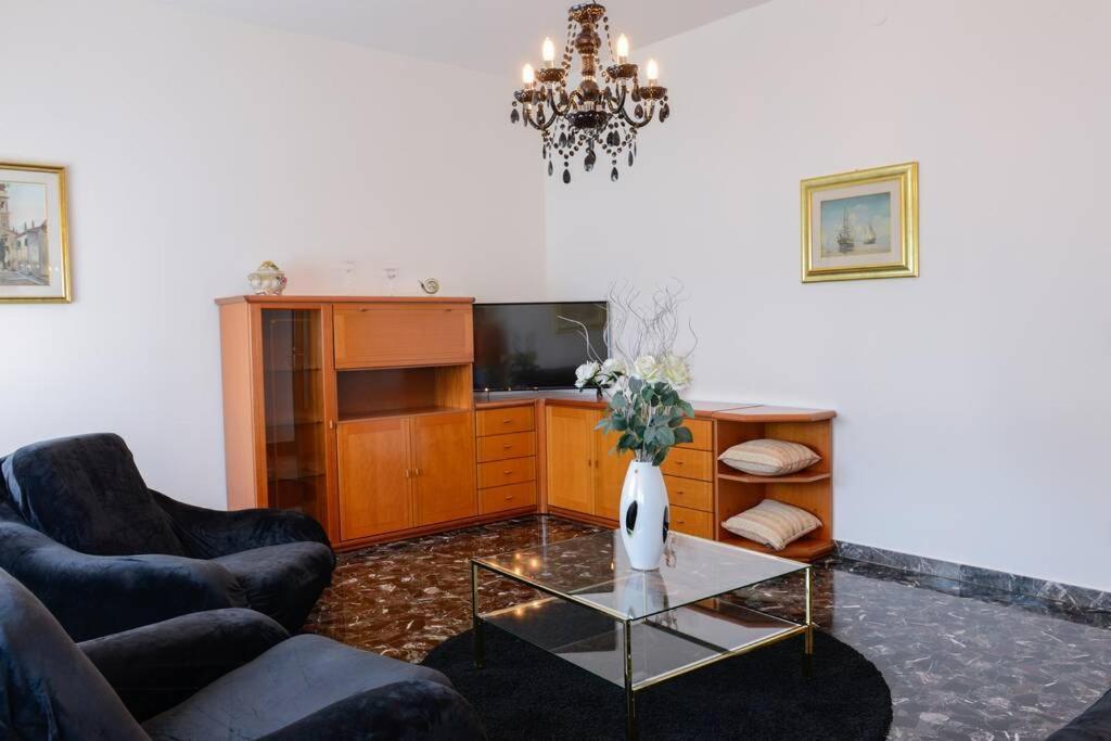 Villa Viola-Comoda Villetta A Каприно Веронезе Екстериор снимка